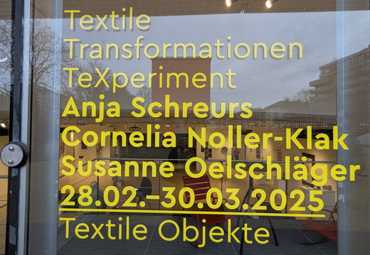 Beschriftung am Fenster