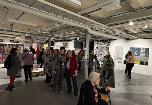 Susanne und Anja bei der Vernissage in Finland