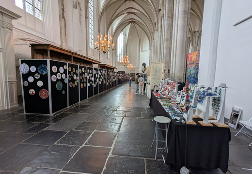 Wall with 800 artworks "rondjes"